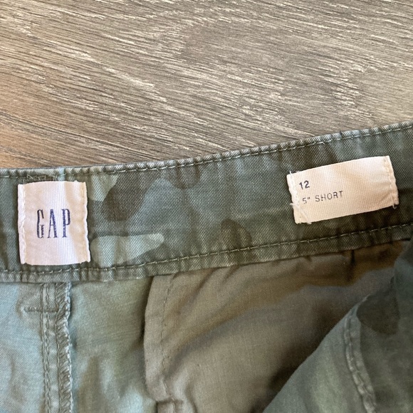 SOLD Gap Womens Shorts - Picture 3 of 3